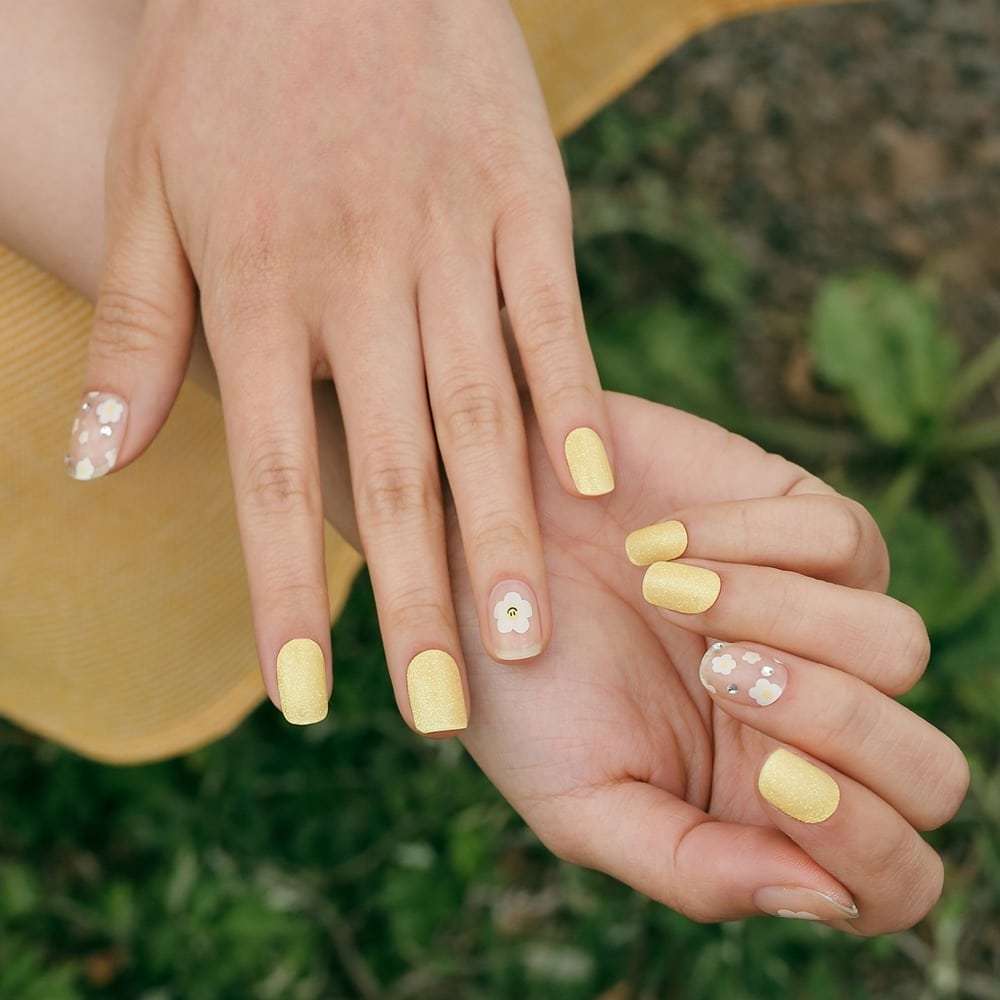 https://gellydrops.com/cdn/shop/products/products-CCQ0001_semi-cured_gel_nail_SUNNY_SIDE_UP_2__31790.1638426660.1280.1280_2048x.jpg?v=1670962595