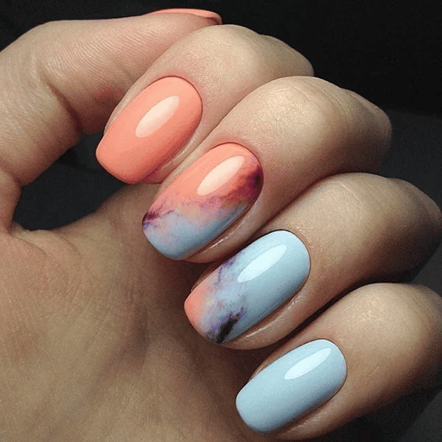 Multicoloured ombre nails